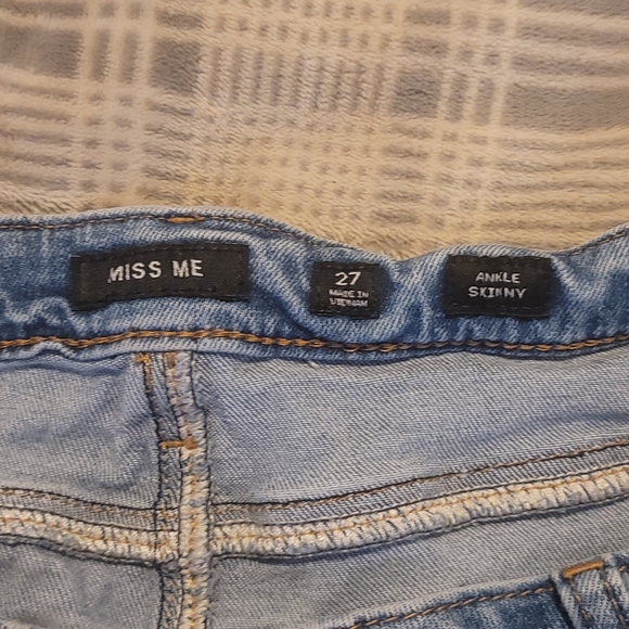 Miss Me Jeans - Picture 2 of 3